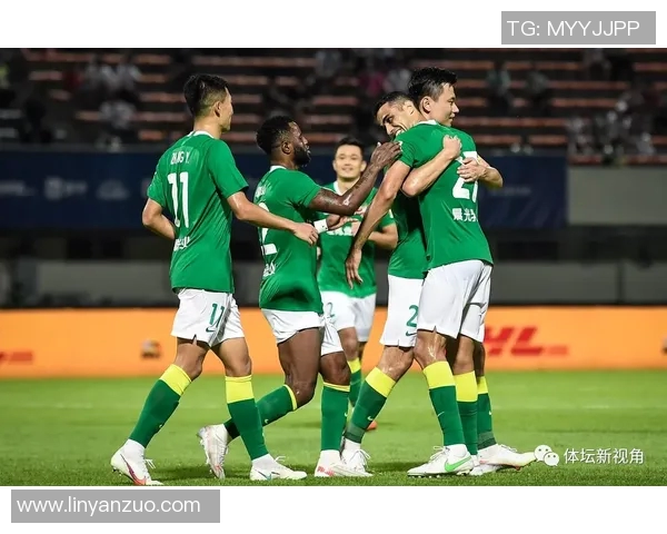 重庆足球队以57分高居大师赛积分榜首位展现强劲实力