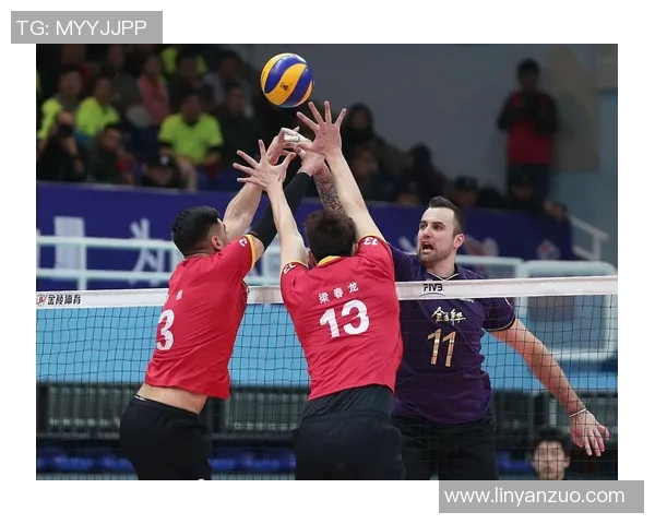 俄罗斯男排与巴西男排激战正酣谁能在世界赛场上问鼎荣耀