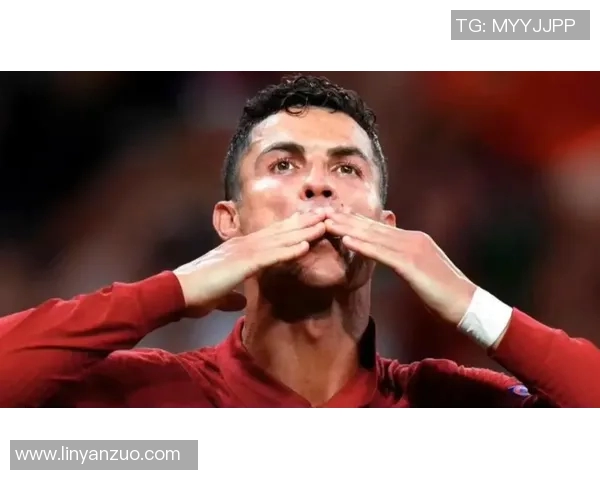 球迷疯狂冲入赛场抢夺C罗球衣引发热议成欧冠奇葩瞬间