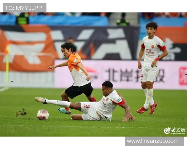 莫德里奇：足球场上的艺术家与战士，传奇生涯的背后故事与成就解析