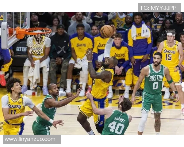 詹姆斯:篮球传奇背后的奋斗与荣耀之路探秘 詹姆斯:篮球传奇背后的奋斗与荣耀之路探秘